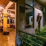 Mistletoe Homestay & Cafe