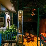 Mistletoe Homestay & Cafe
