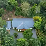 Stayvista At Catherine Cottage With Heater & Board Game