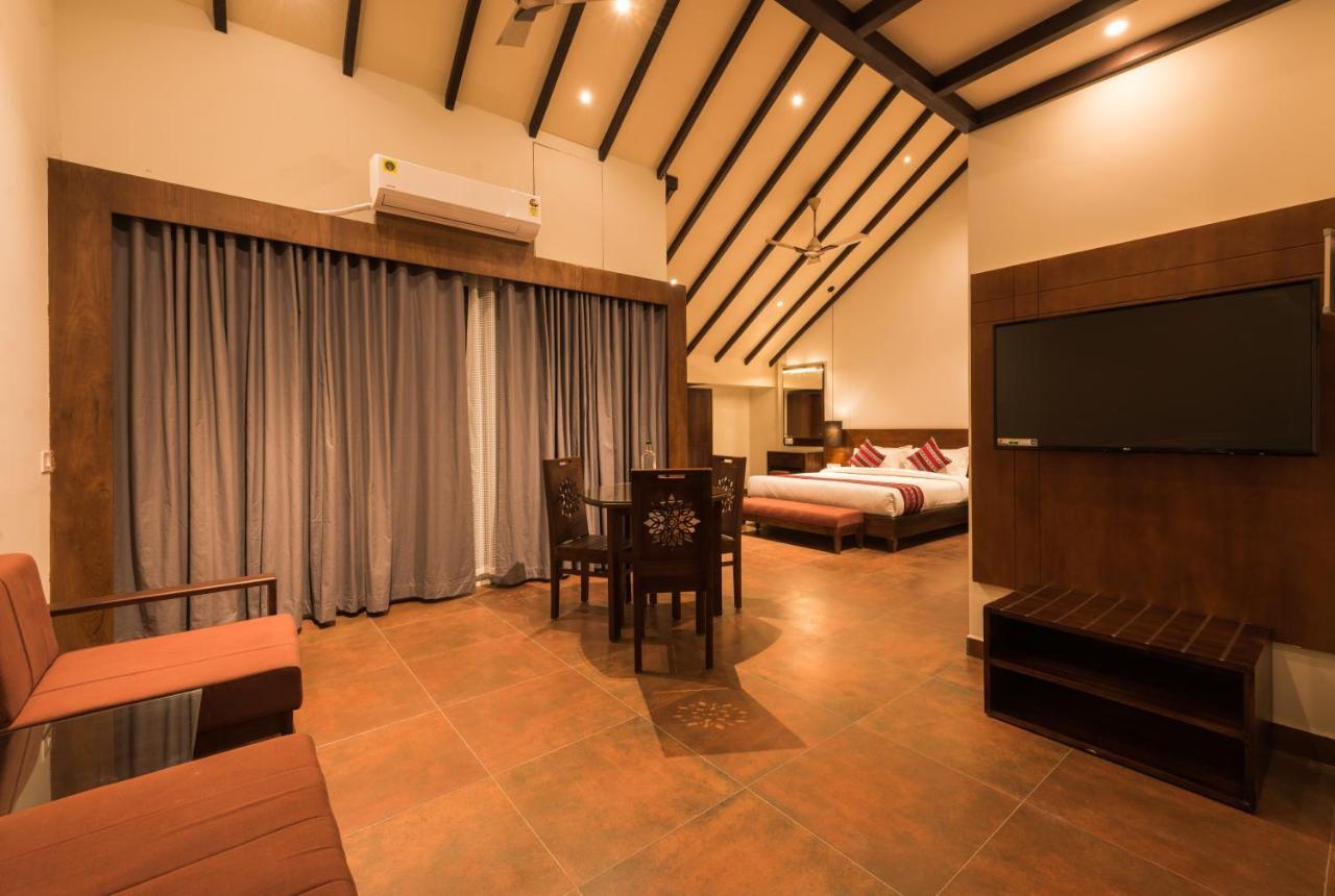 Hotel Trivers