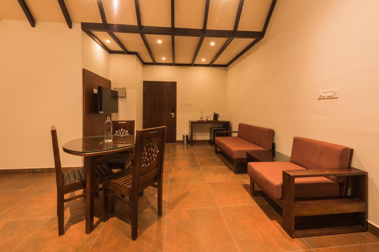 Hotel Trivers