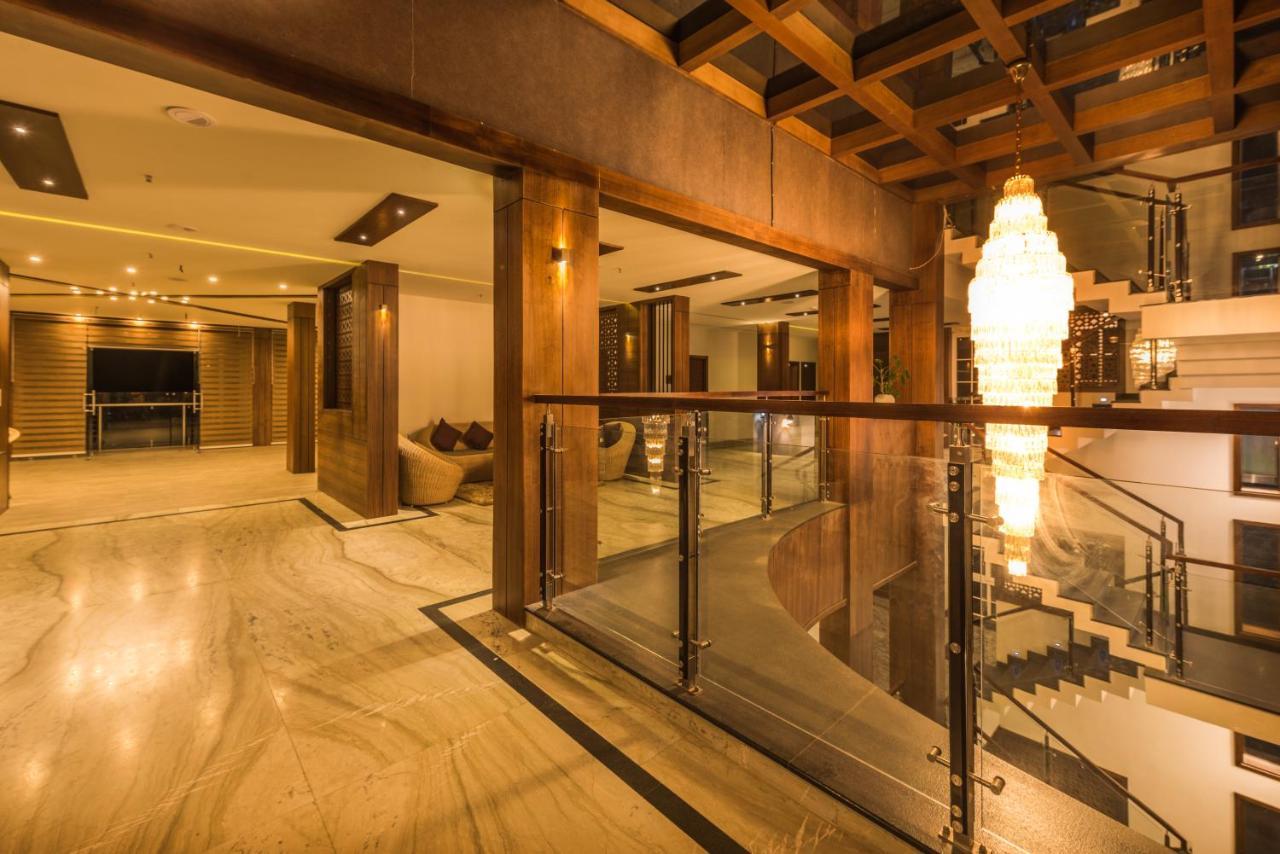 Hotel Trivers