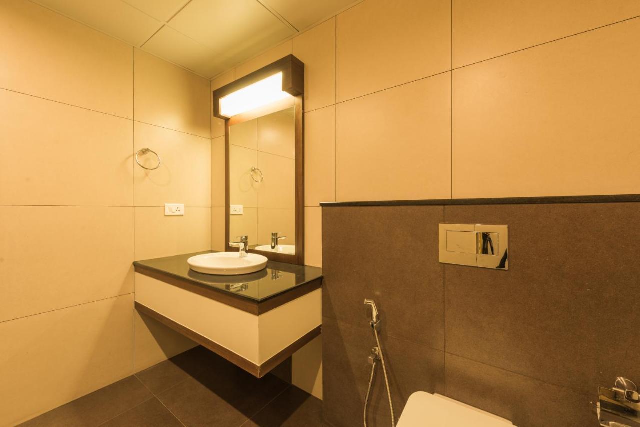 Hotel Trivers