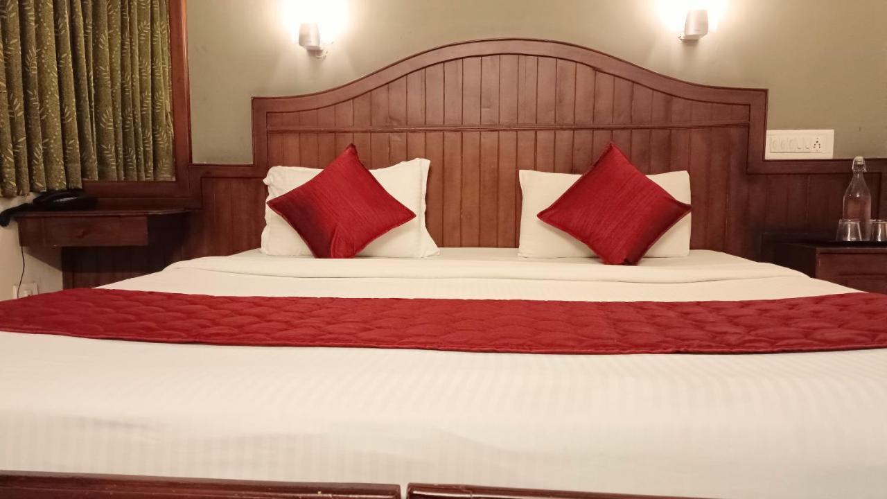 Skylark Holidays 3*