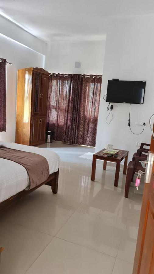 3r Residency Hostel *