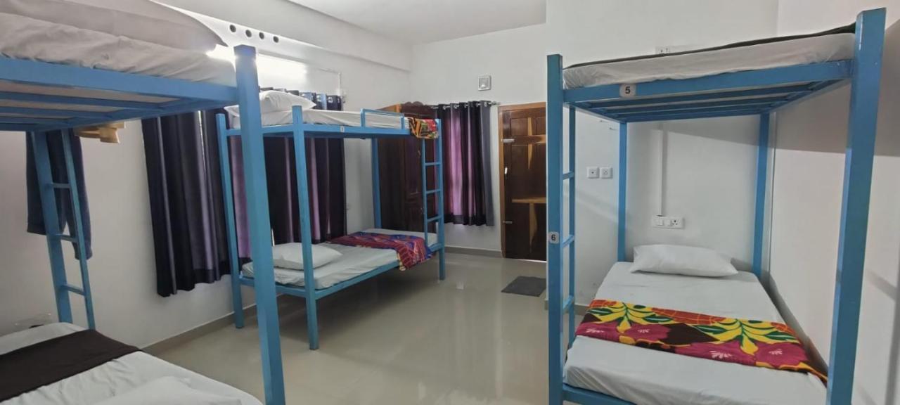 3r Residency Hostel *