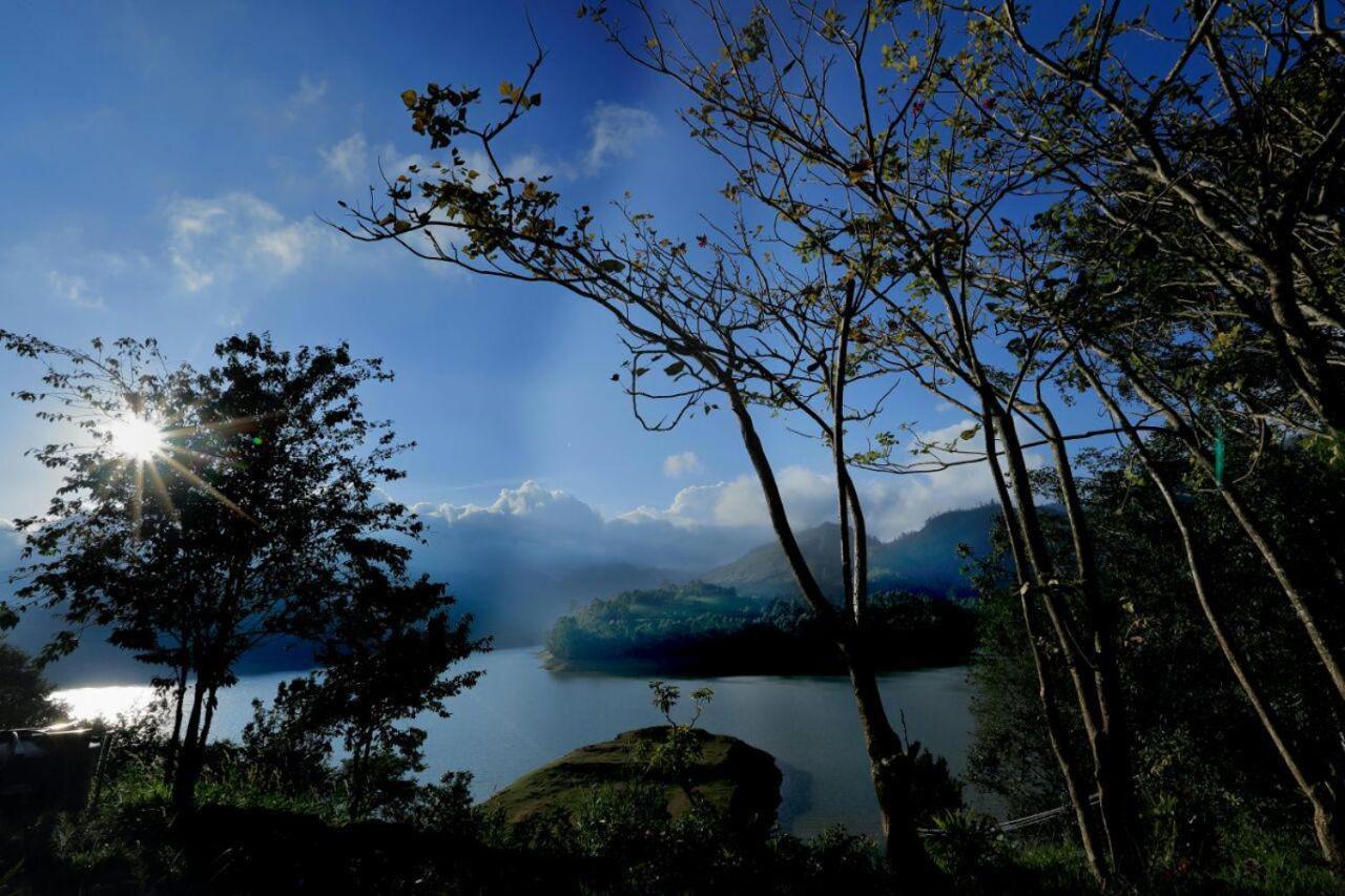 Resort Ottway Hills Near Mattupetty Dam