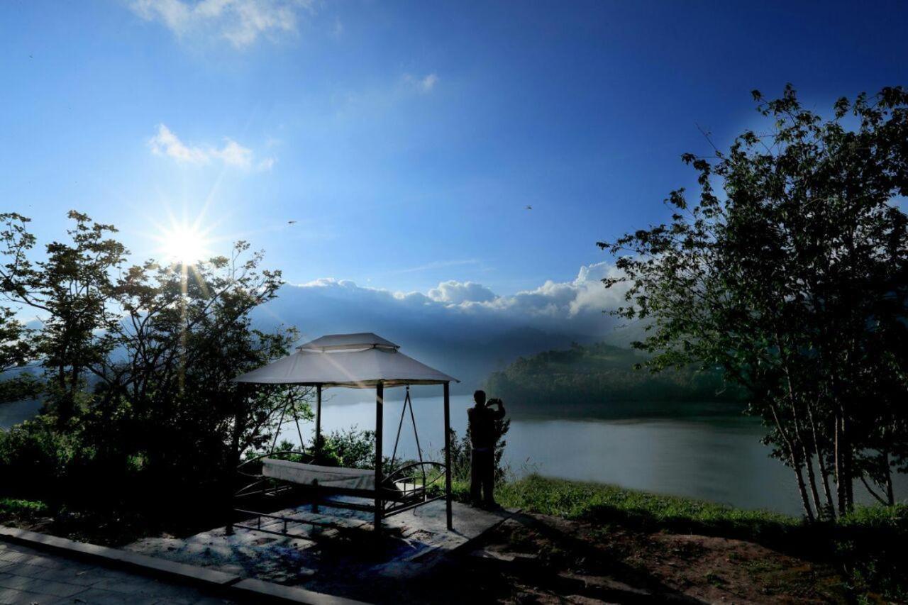 Ottway Hills Near Mattupetty Dam 3*