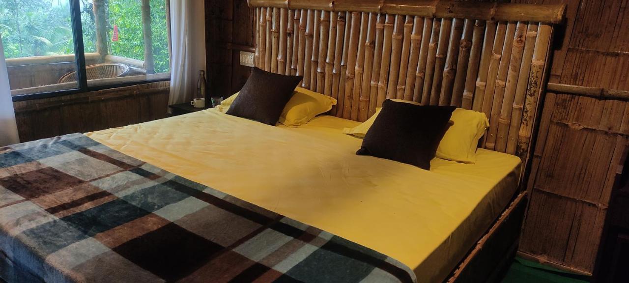 Guest house Fab - Bamboo Hut With Open Shower Munnar