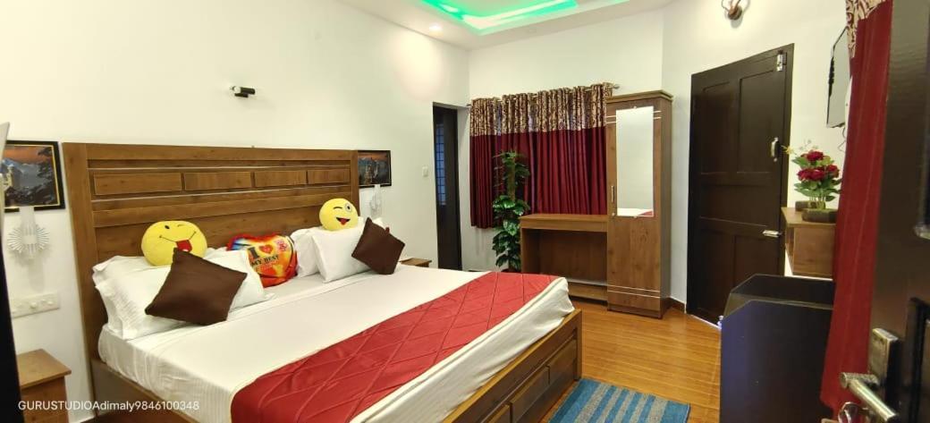 Misty Blow Palace Hotel Munnar