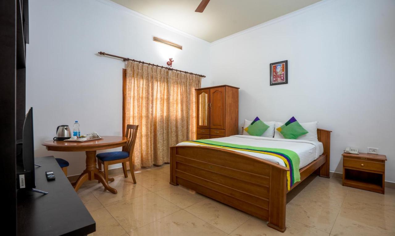 Itsy Classiyo Crown With Balcony Hotel