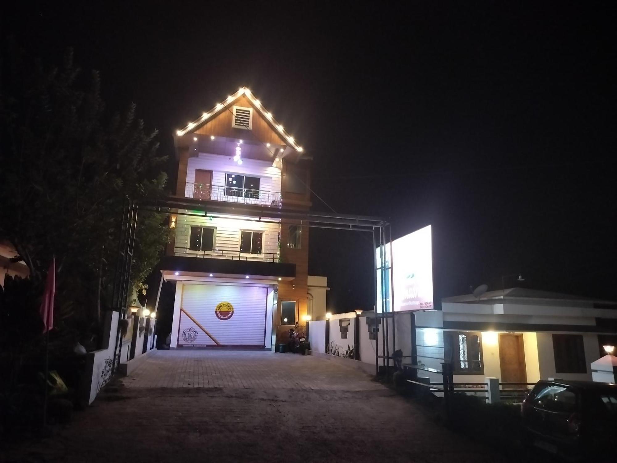 Himadri Holidays Homestay *