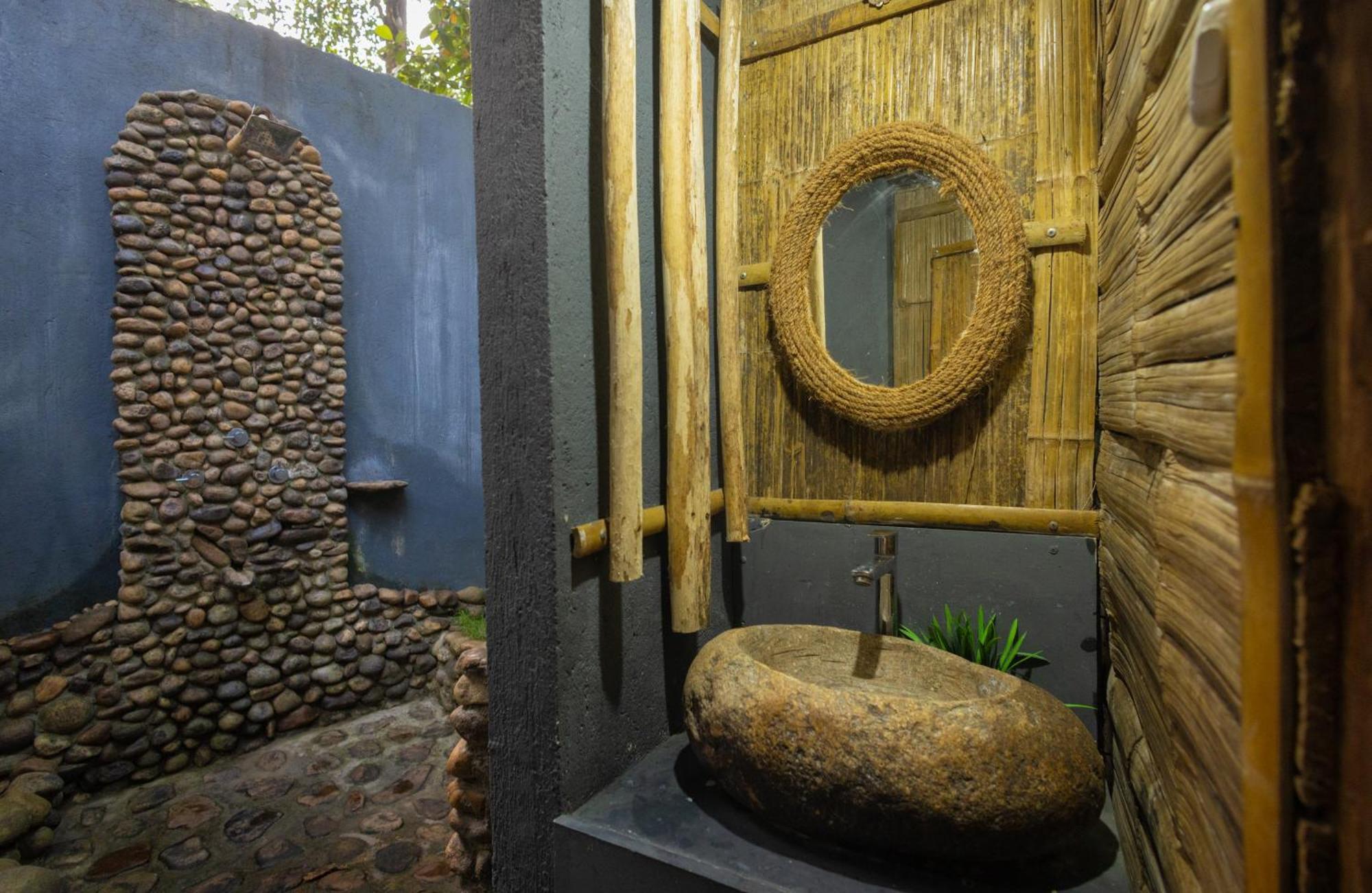 Fab - Bamboo Hut With Open Shower *