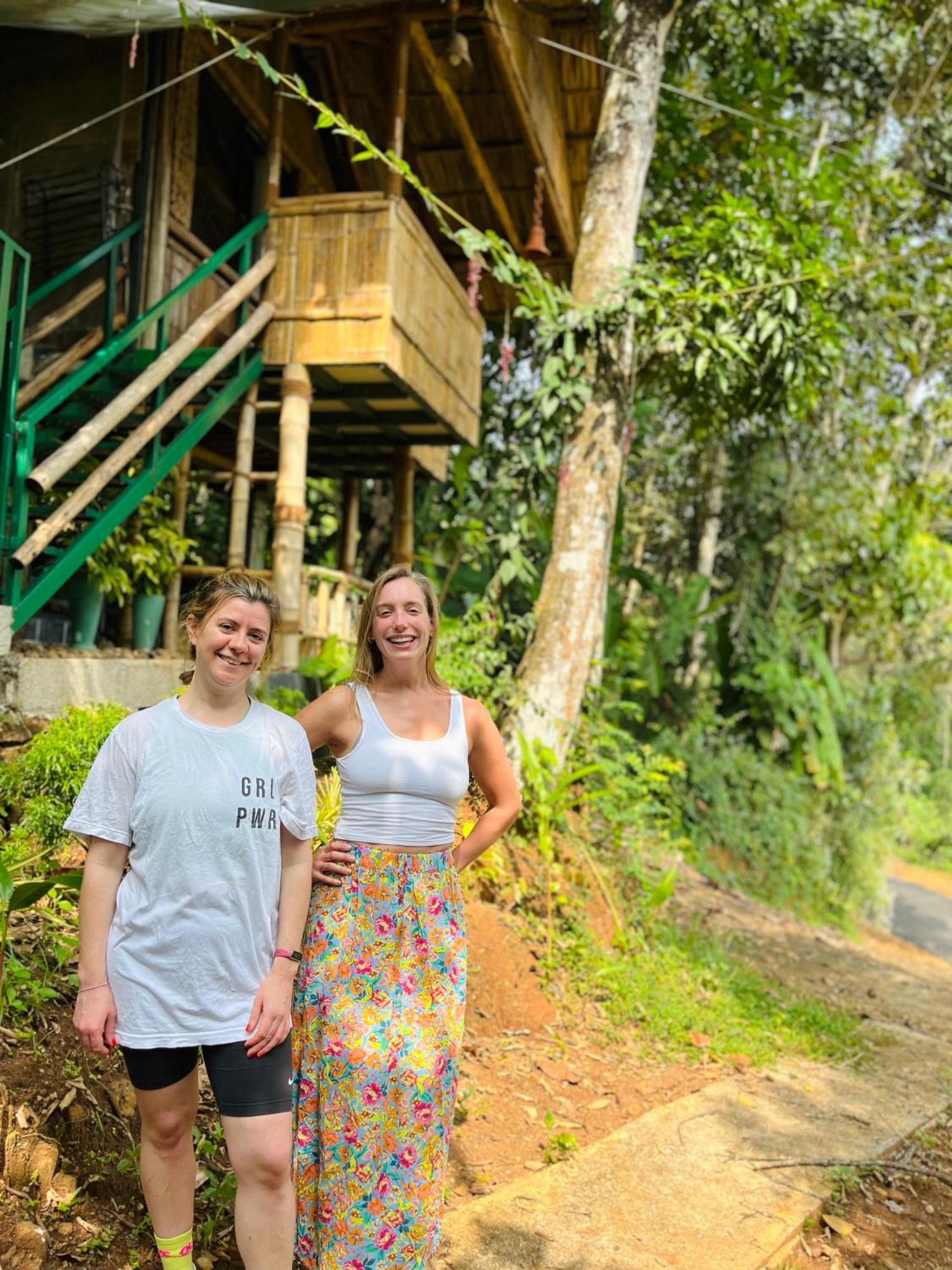 Guest house Fab - Bamboo Hut With Open Shower Munnar
