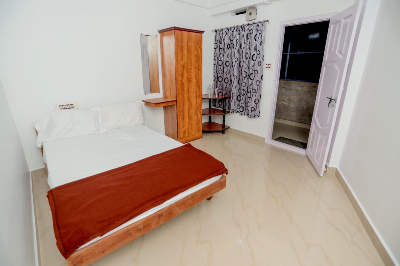 El Lora Resldency Munnar