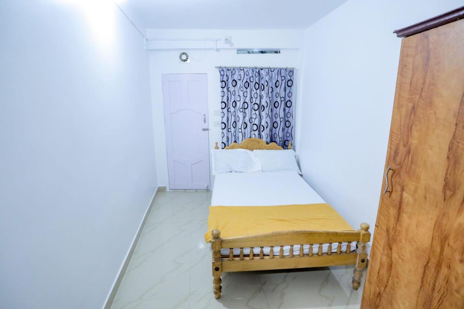El Lora Resldency
