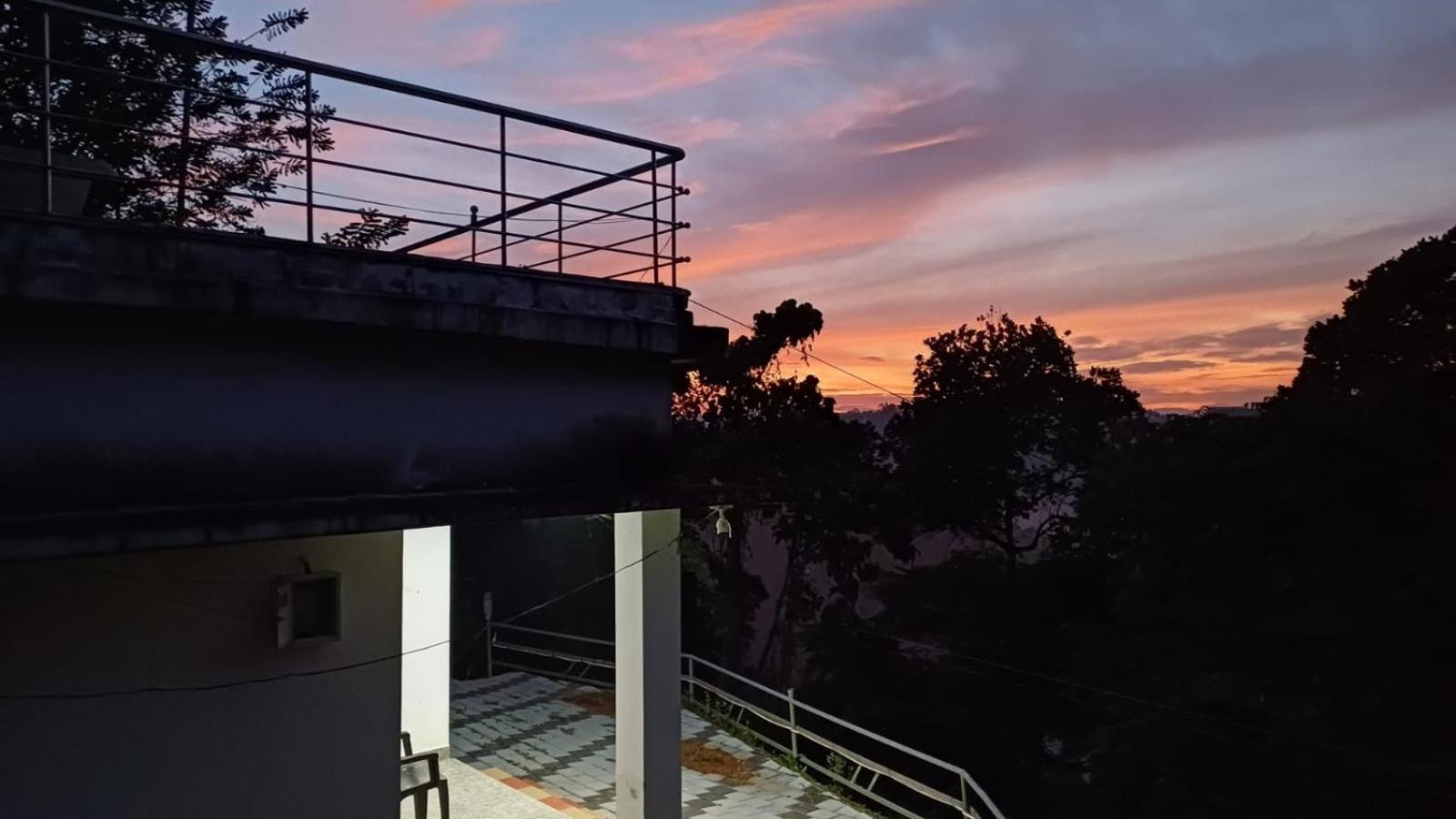 3r Residency Hostel *