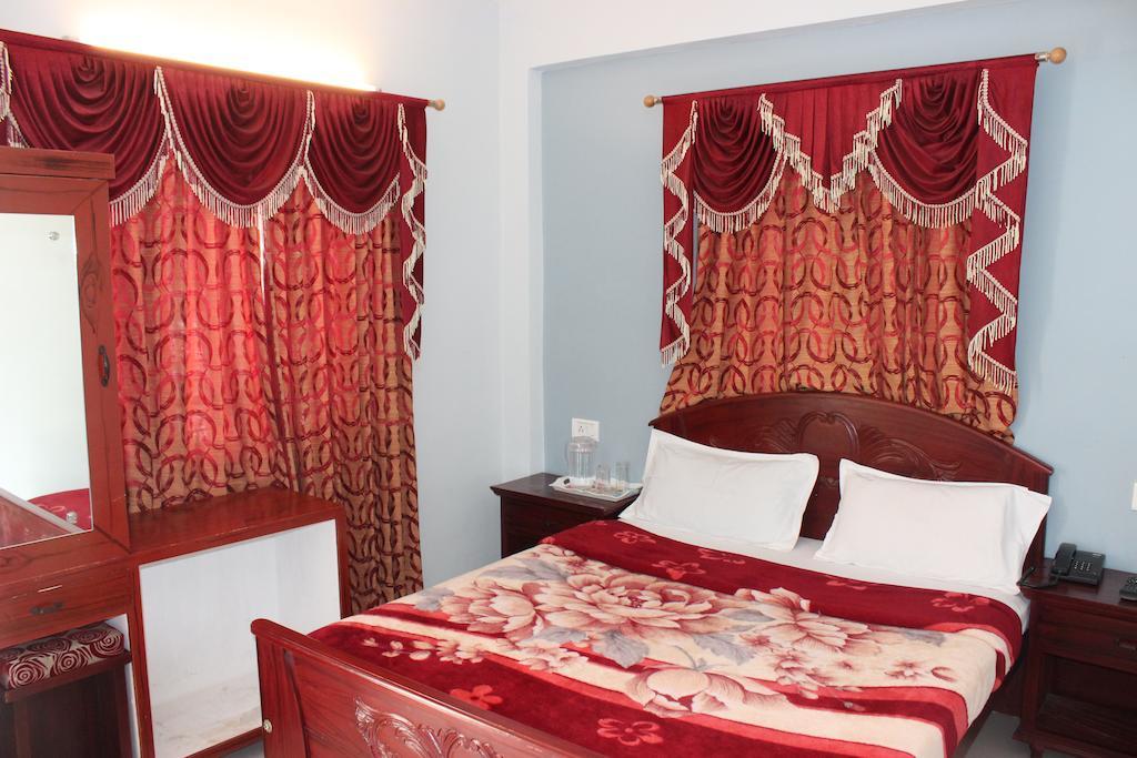 Hill Crest Hotel