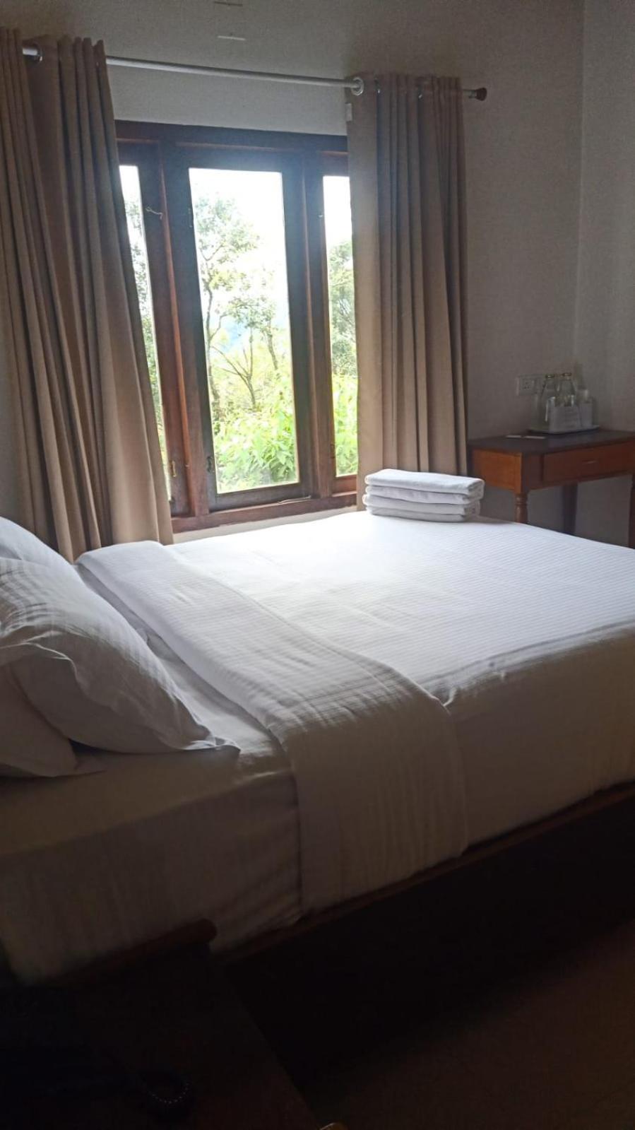 Deshadan Mountain -the Highest In Resort Munnar