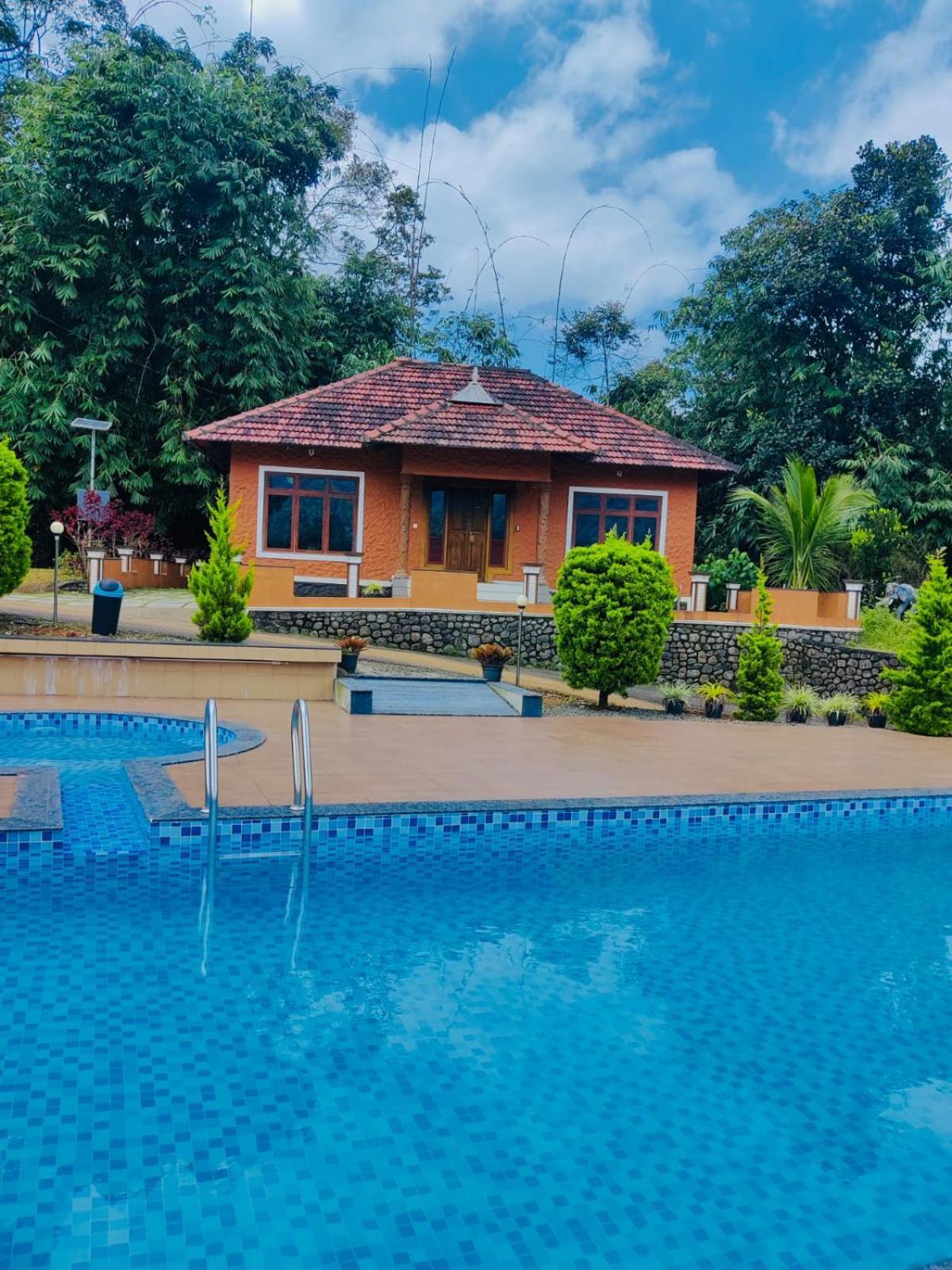 Villa Mud Silver 2bhk Munnar
