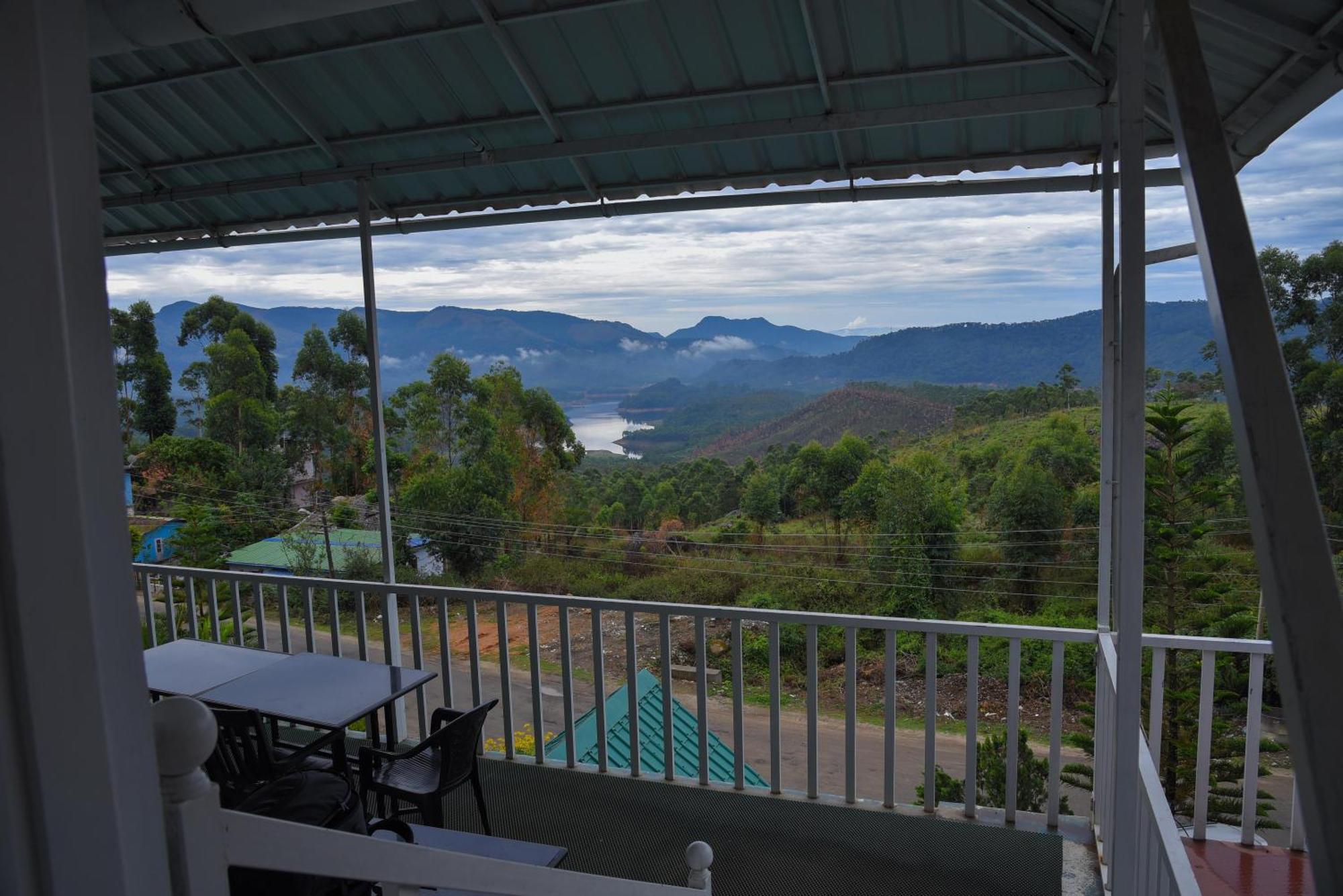 Lakezone Holiday 3* Munnar