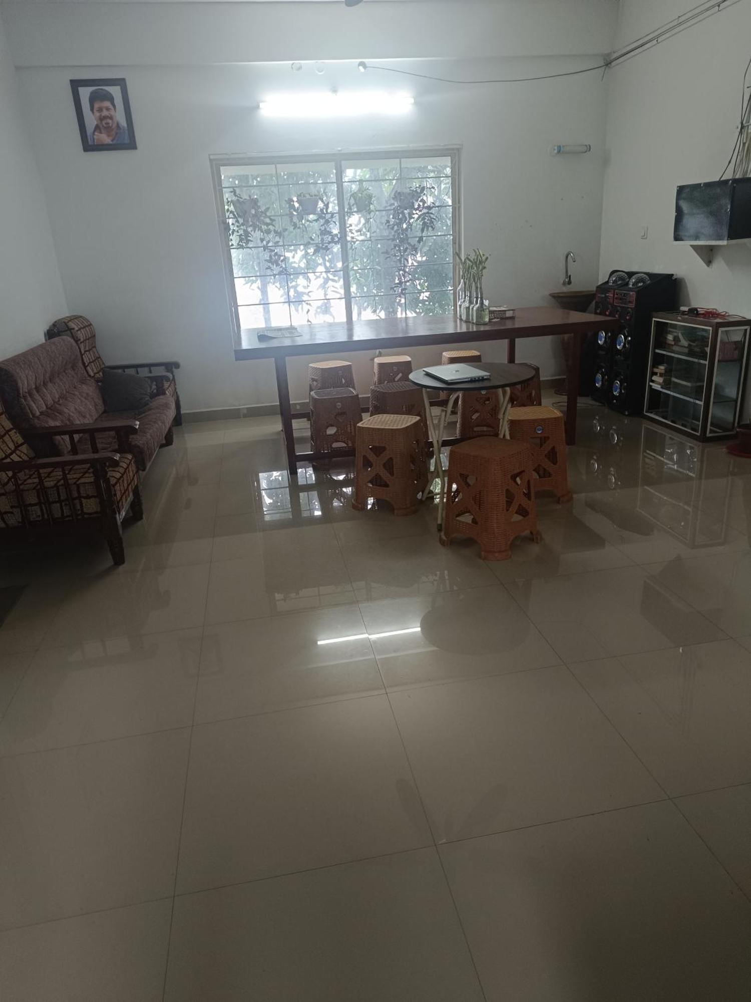 3r Residency Hostel *