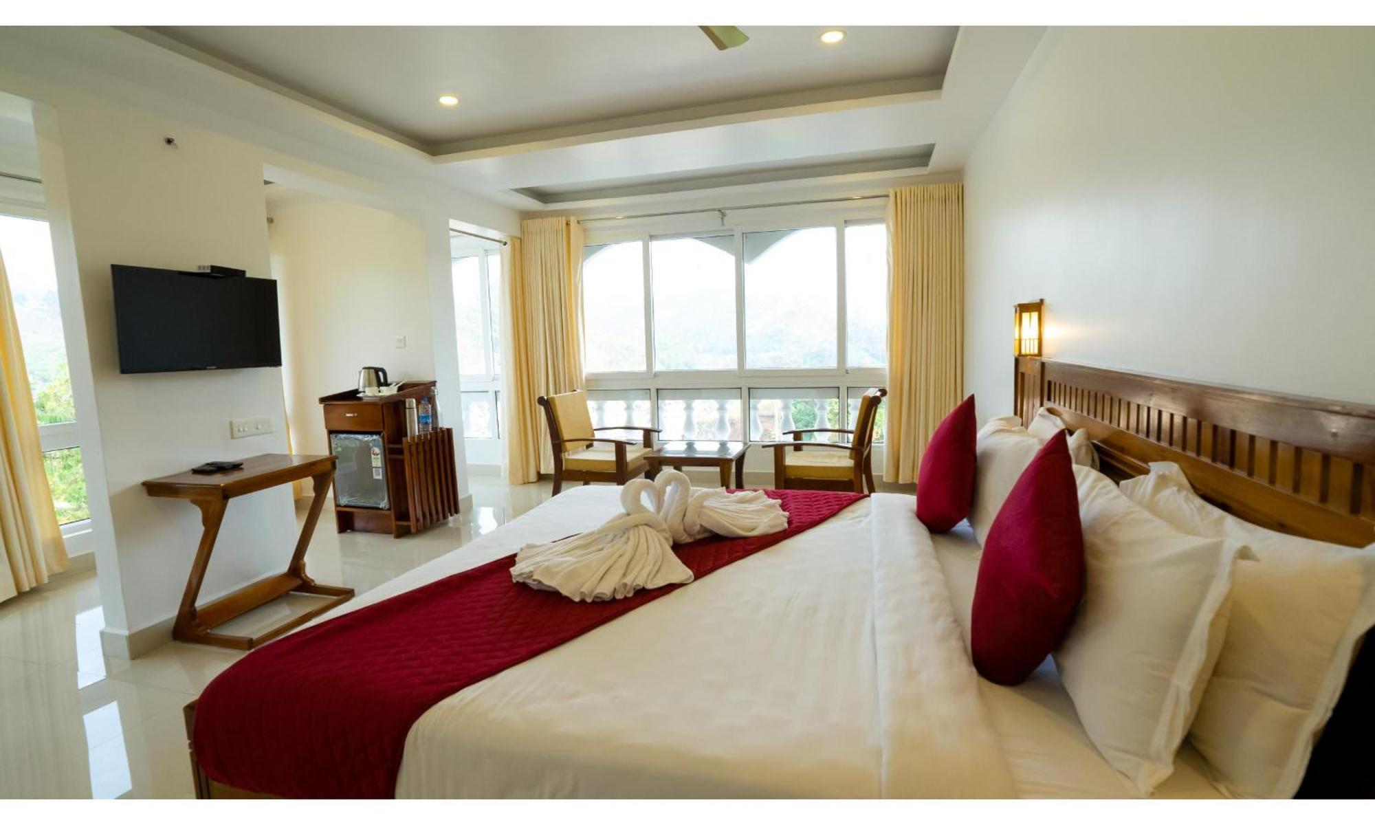 Carmel 3*
