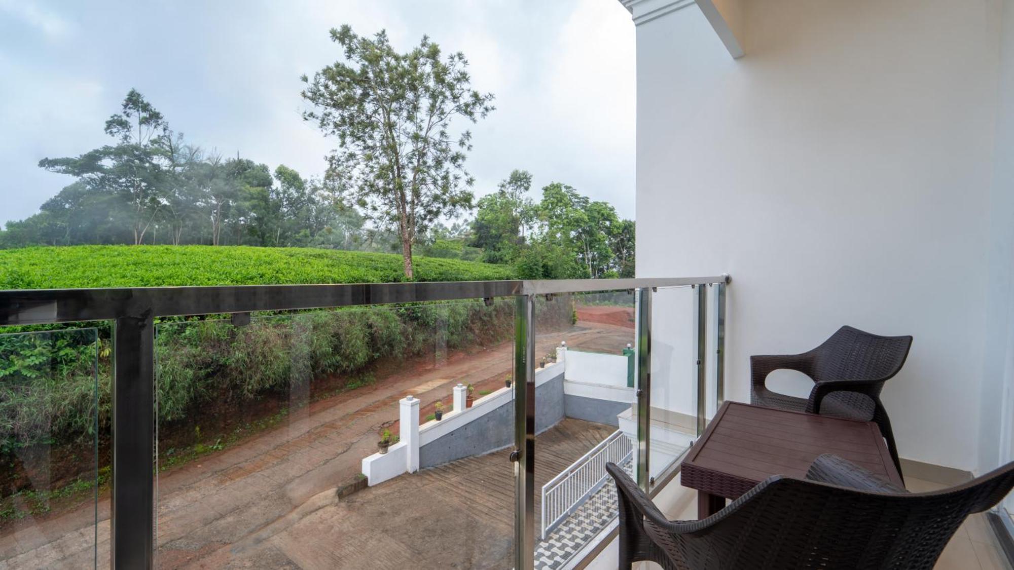 Hotel Treebo Windsong Resort Munnar, Tea Plantation View
