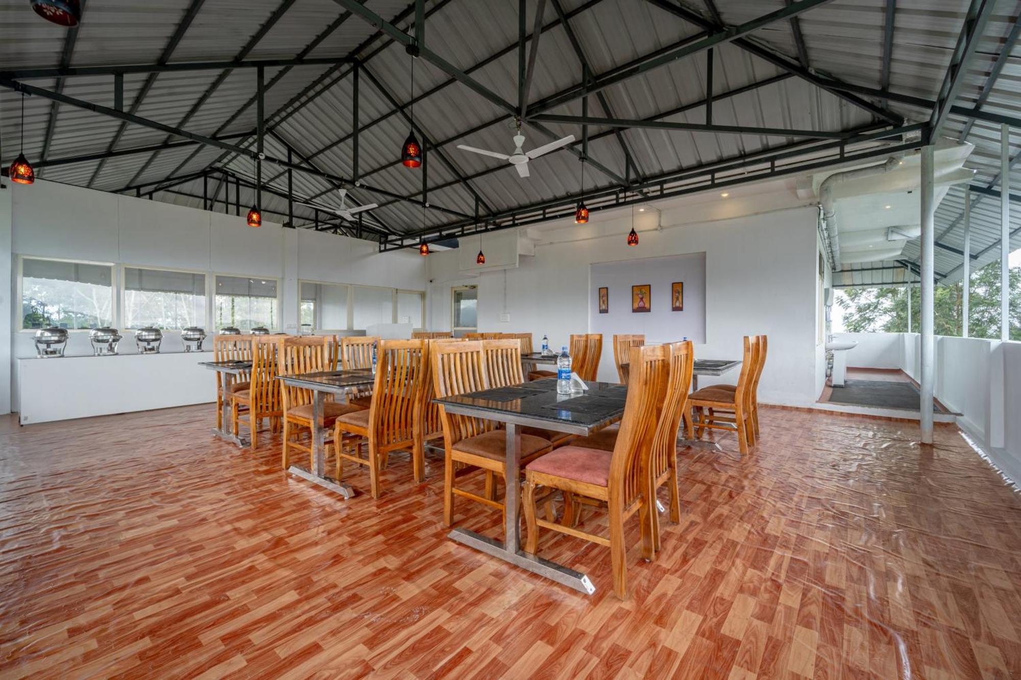 Hotel Treebo Windsong Resort Munnar, Tea Plantation View 3*