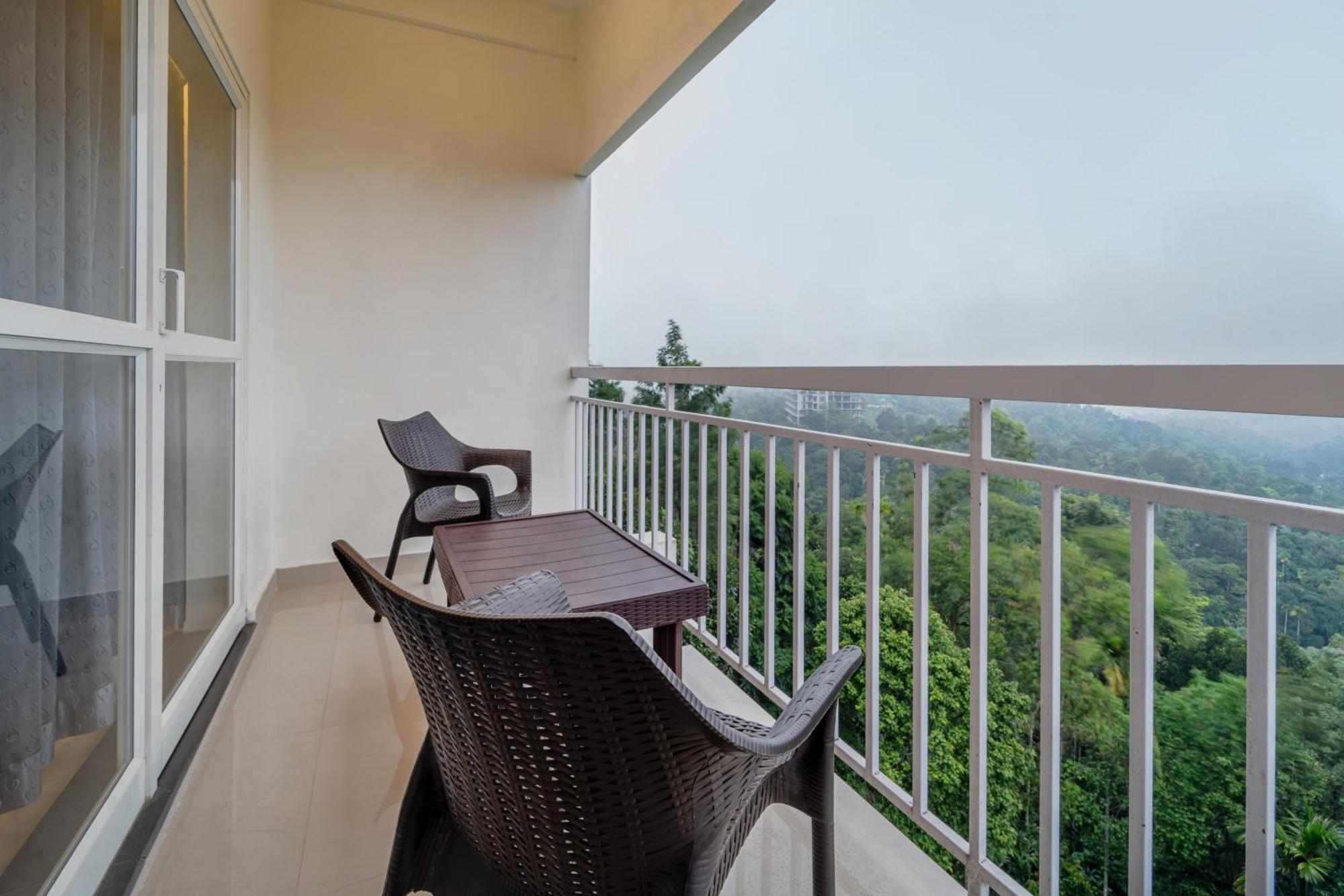 Treebo Windsong Resort Munnar, Tea Plantation View Hotel