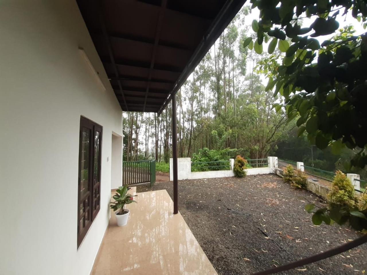 3 Bedroom Eucalyptus Holiday home Munnar