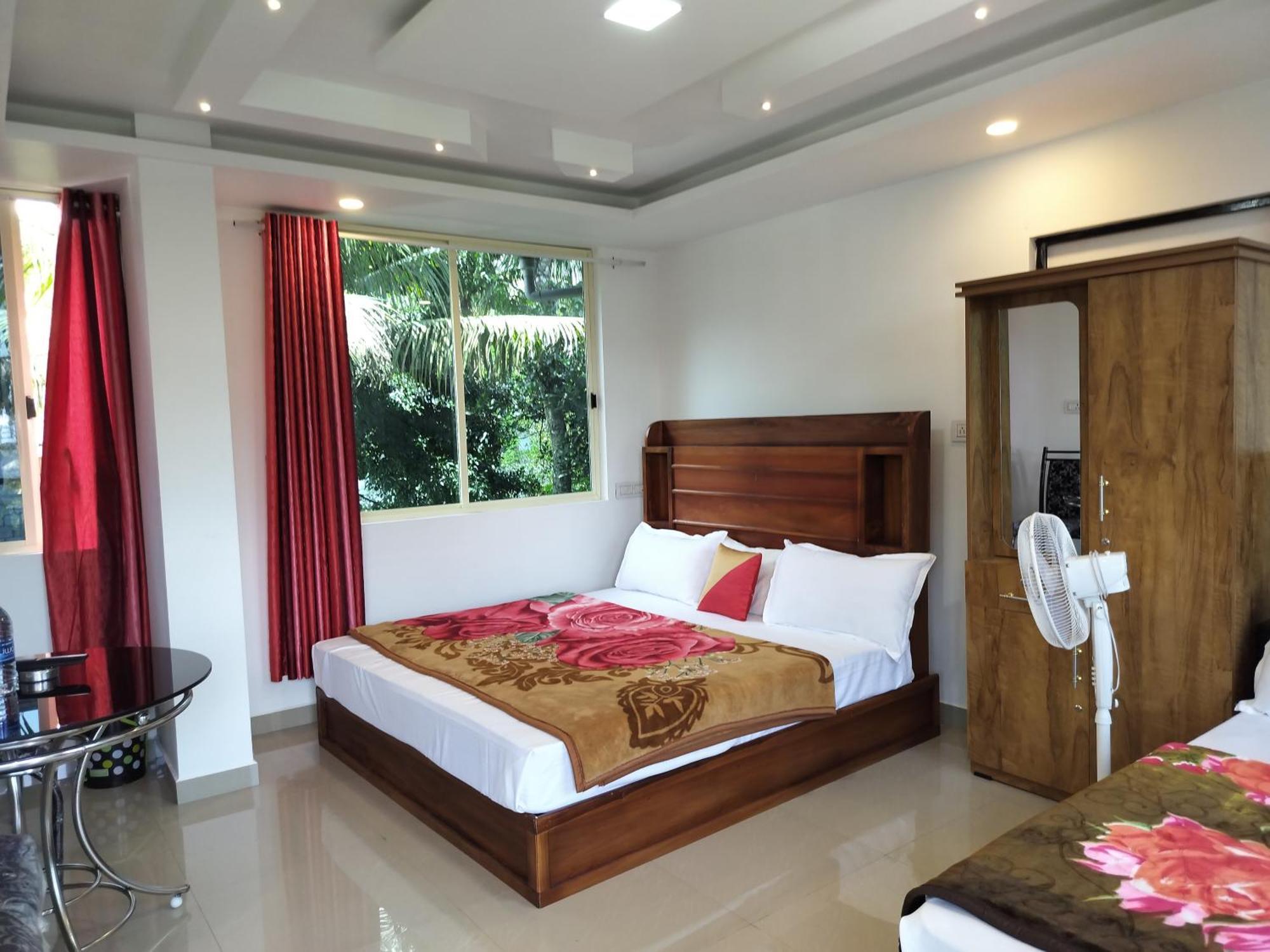 Himadri Holidays Munnar