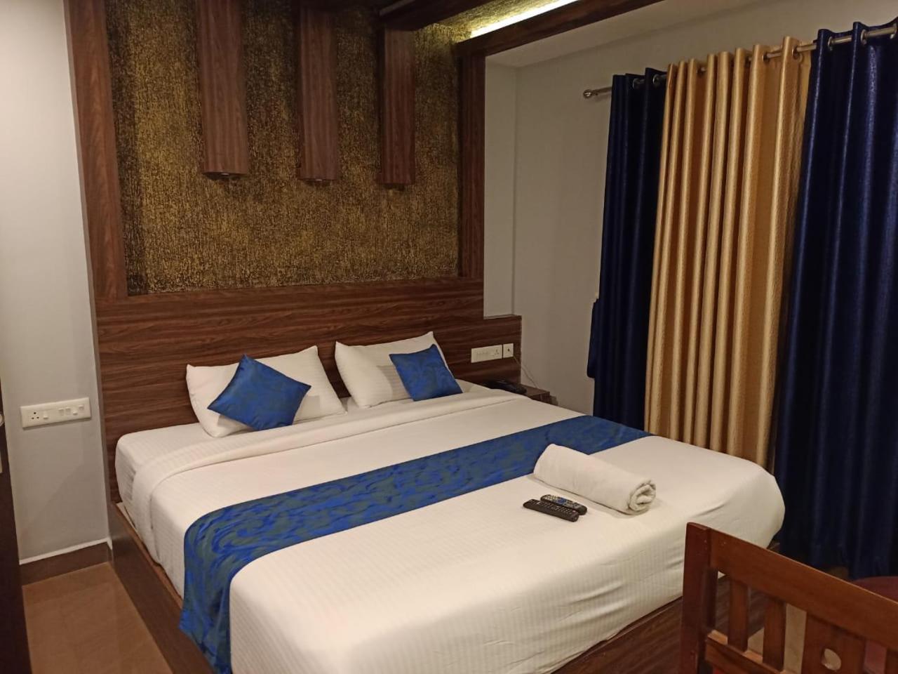 Hotel Hotelgurubhavan 5*