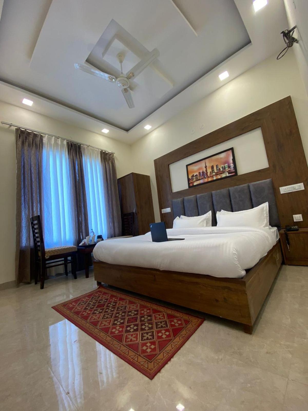 The Raarees Mist Resort, - Nested In Nature's Lap Munnar