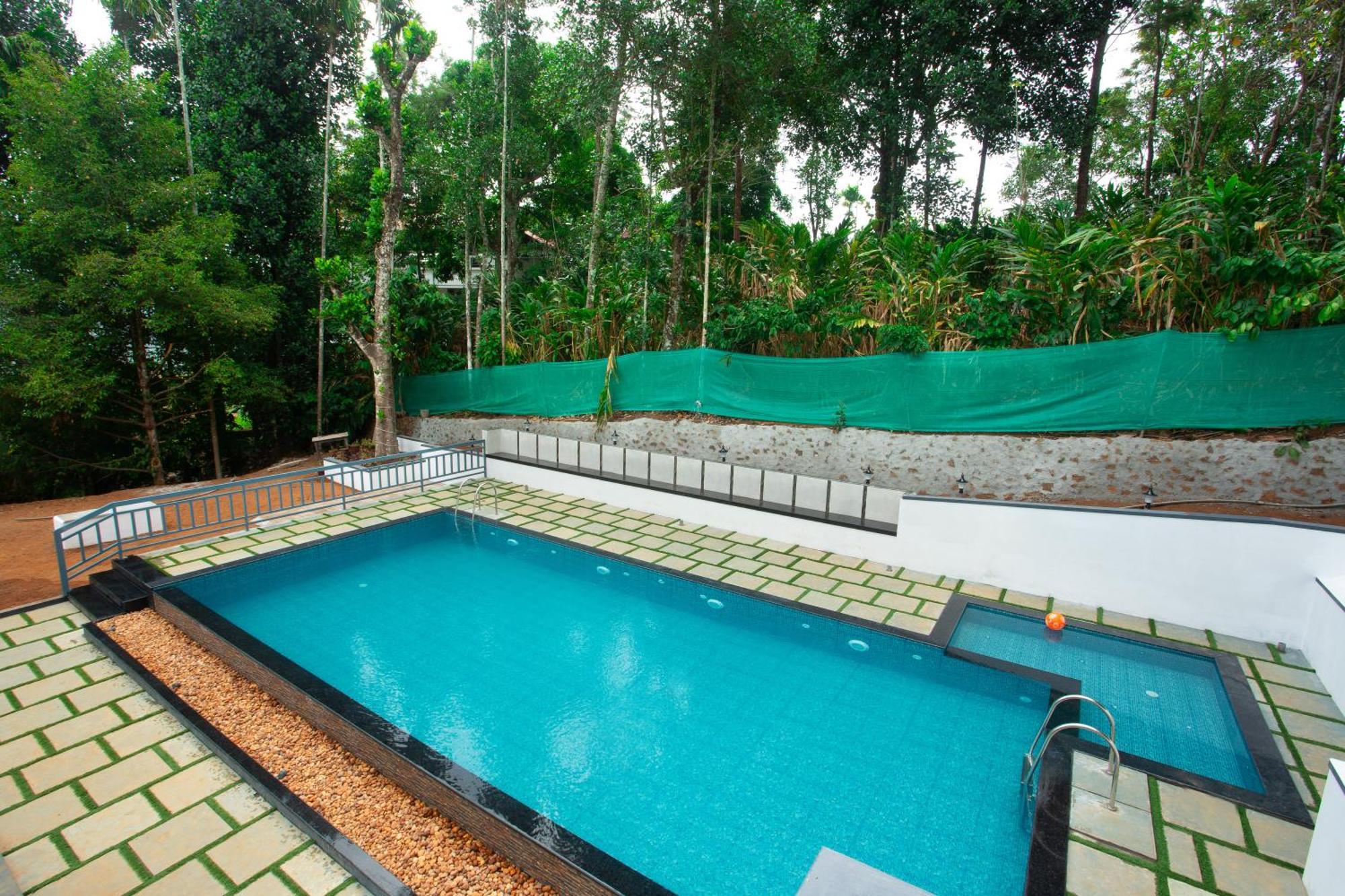 Bell Vedera Resort *