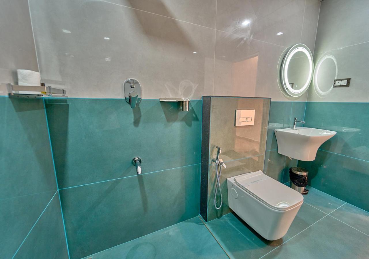 Ice Mist Pool By Voye Homes * Munnar