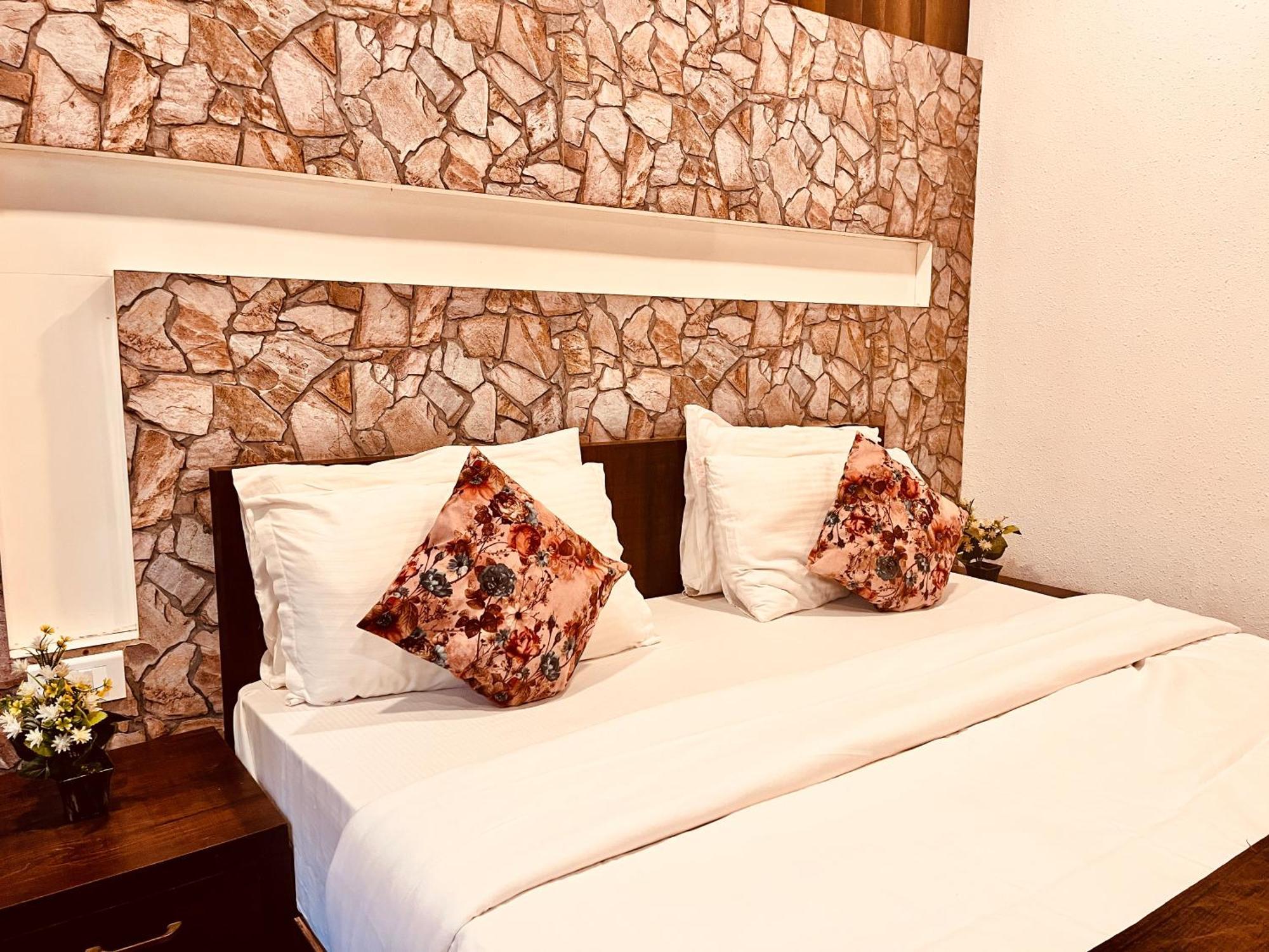 Hotel The Raarees Mist Resort, - Nested In Nature's Lap 4*