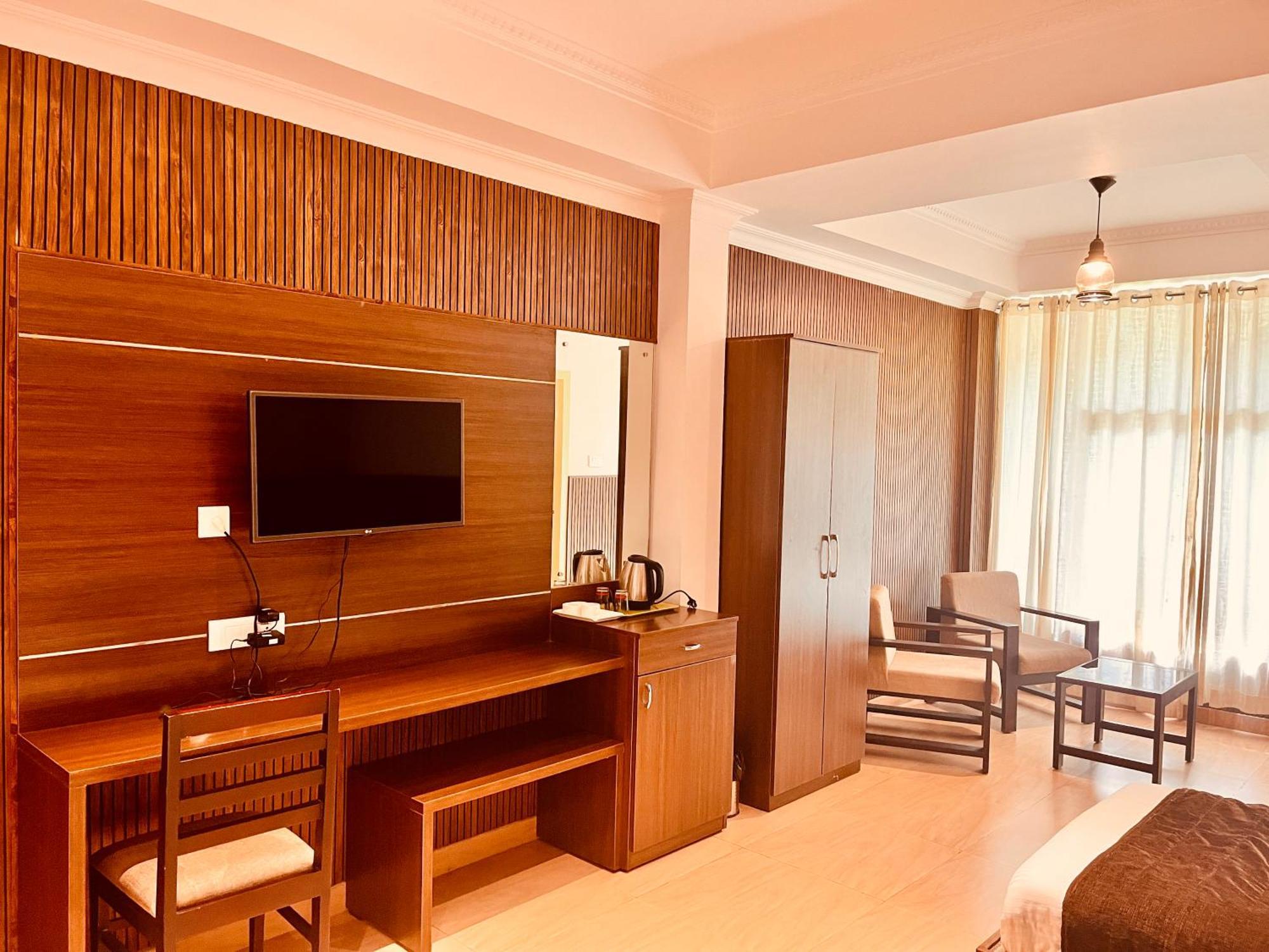 Hotel Tea Estate And - Away From Hustle 3*