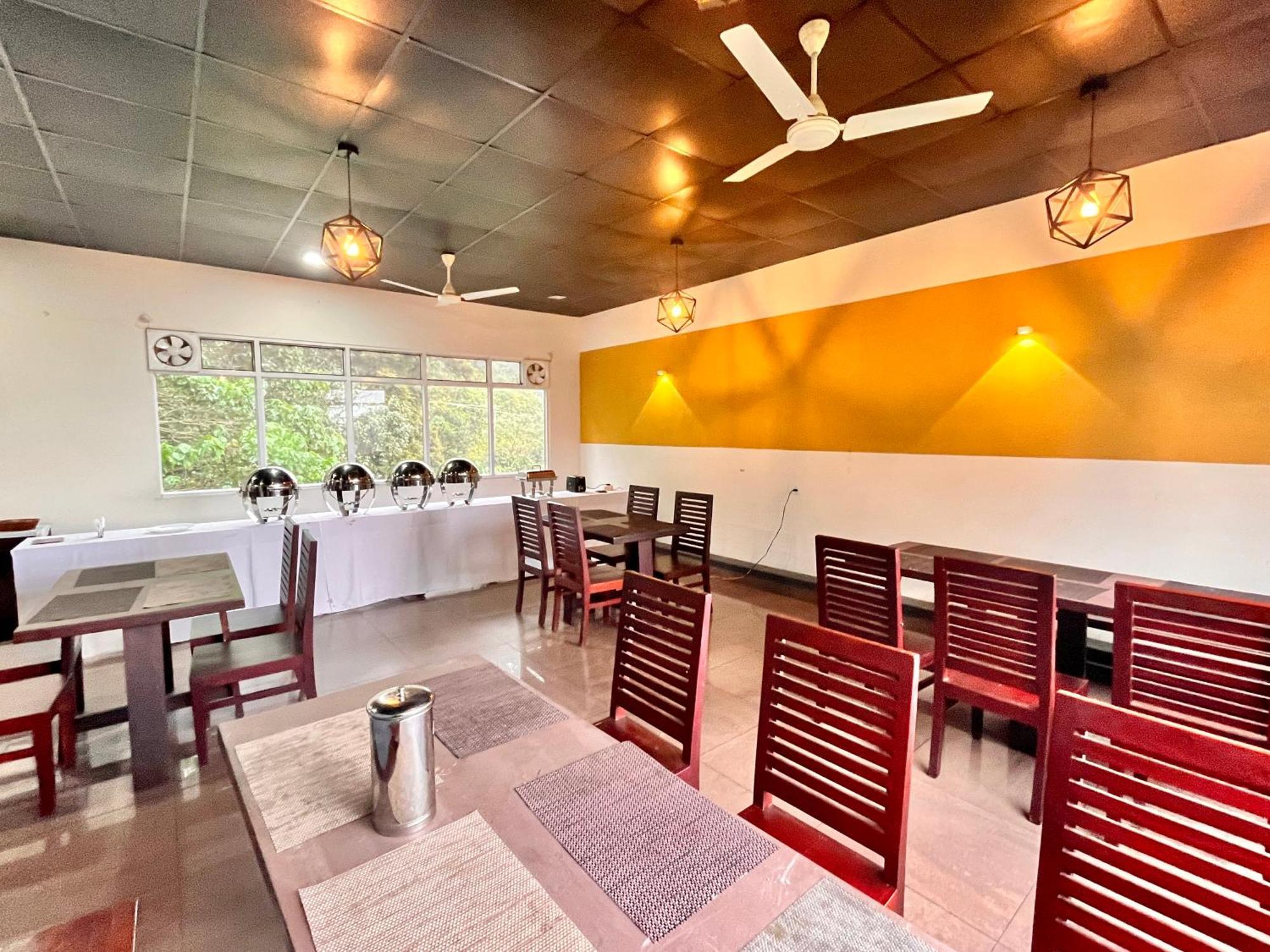 Tea Estate And - Away From Hustle Hotel Munnar