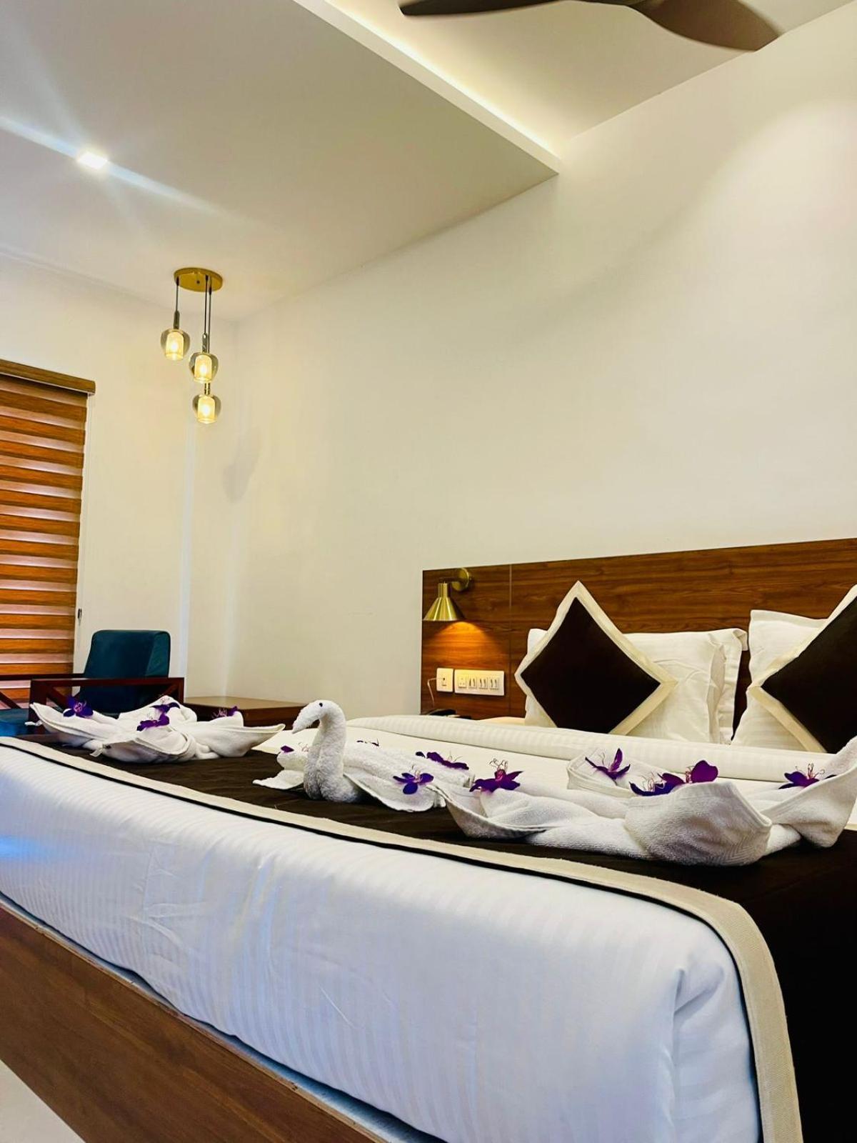 Skylark Holidays Premium Munnar