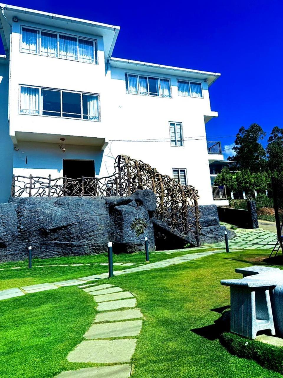 Hotel Skylark Holidays Premium