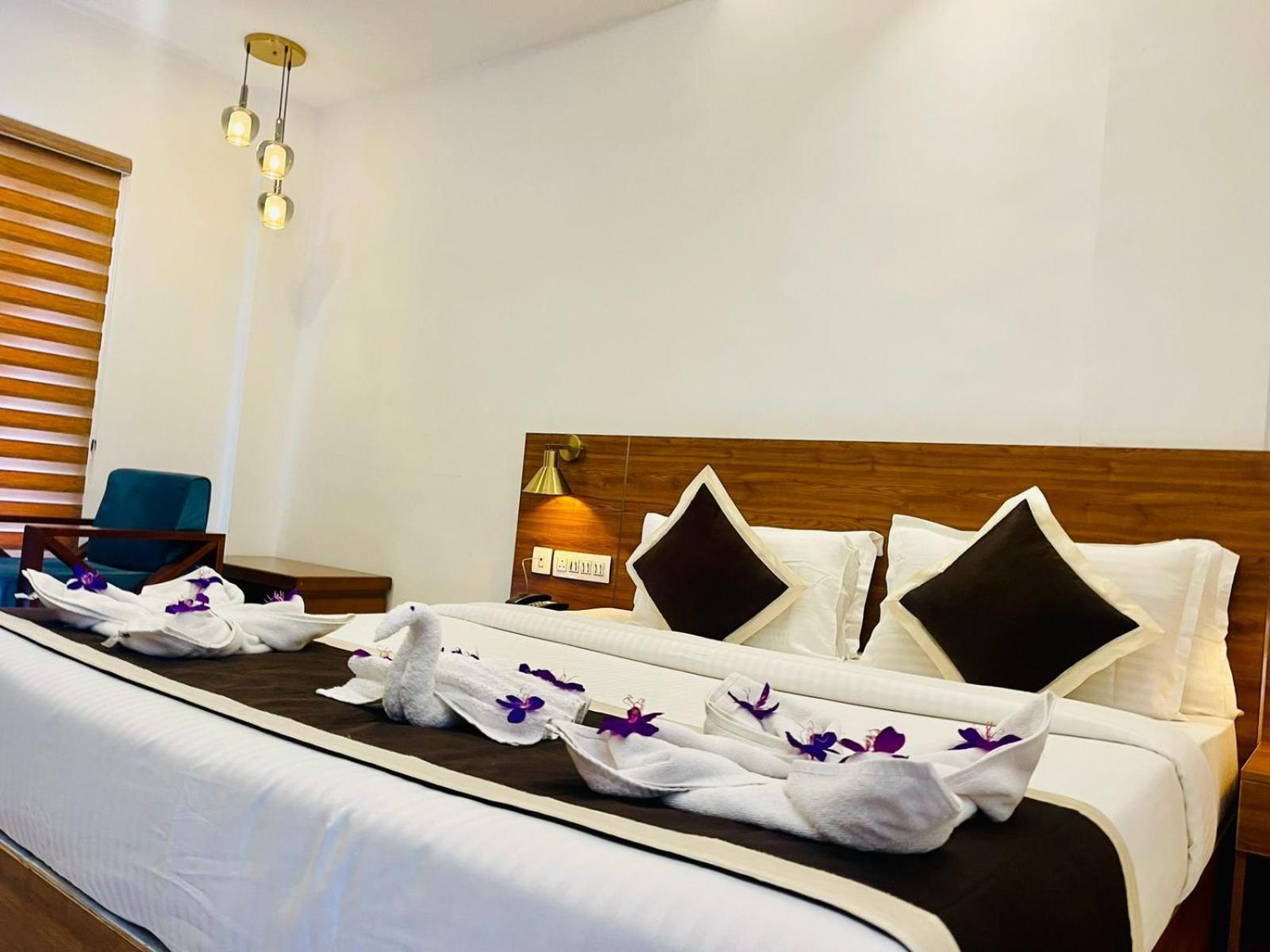 Hotel Skylark Holidays Premium