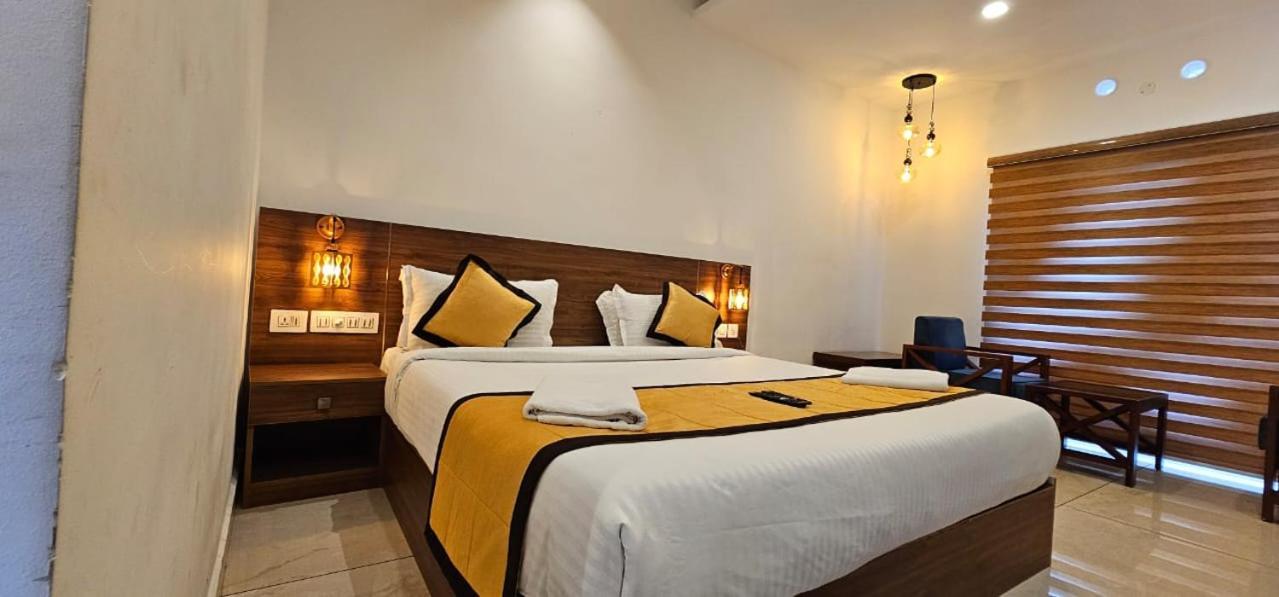 Skylark Holidays Premium
