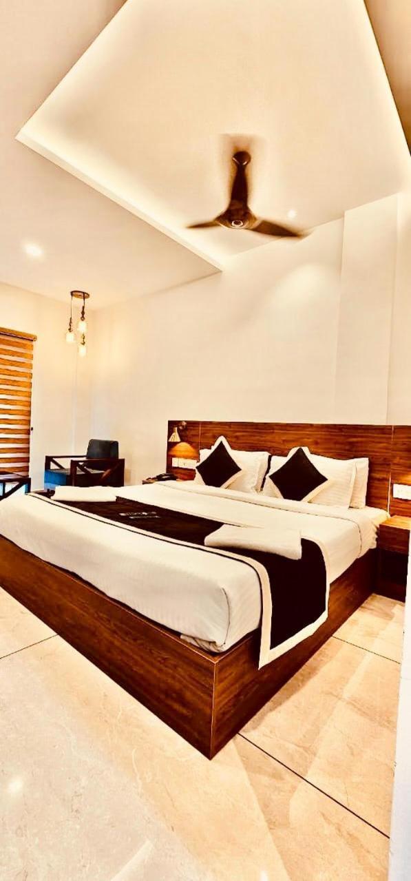 Skylark Holidays Premium