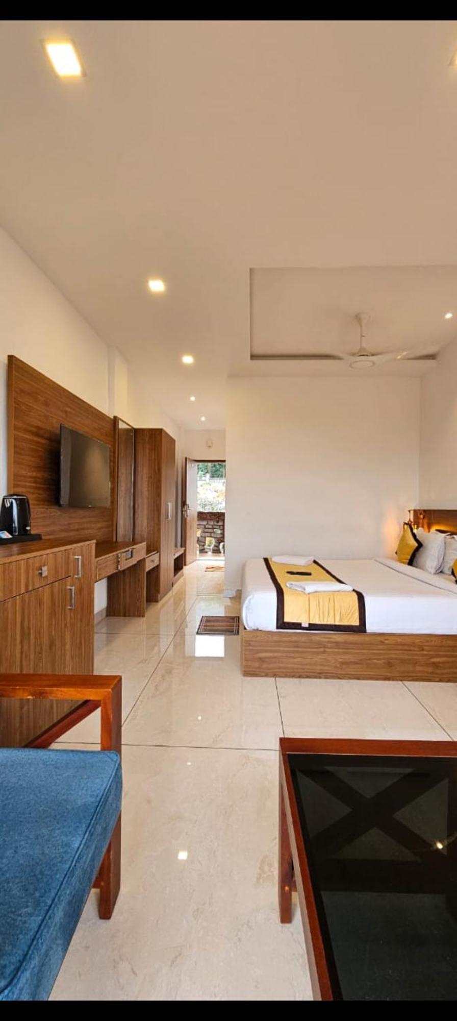 Hotel Skylark Holidays Premium Munnar