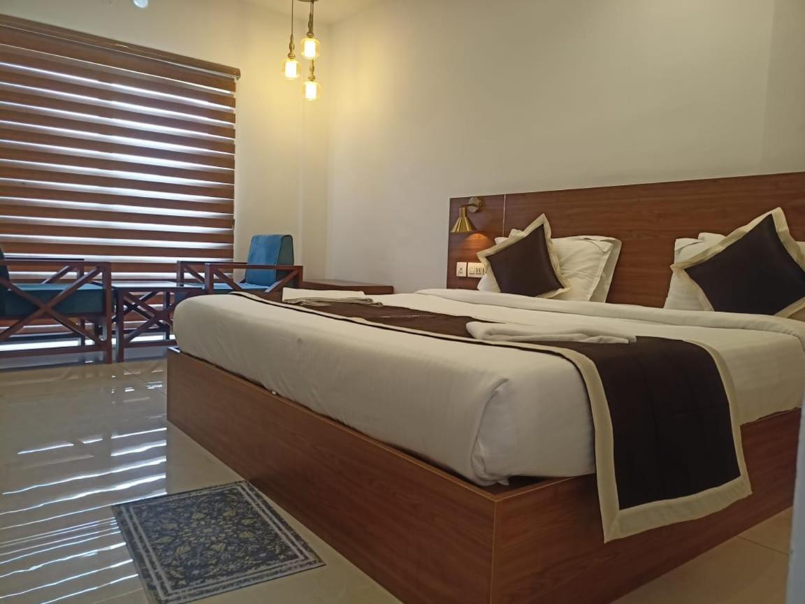 Hotel Skylark Holidays Premium