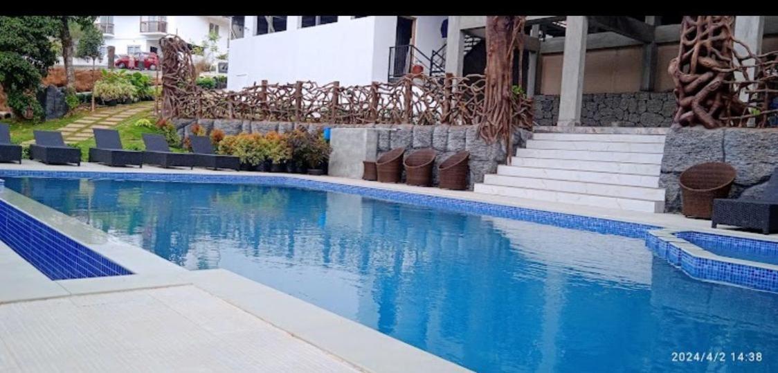 Hotel Skylark Holidays Premium Munnar