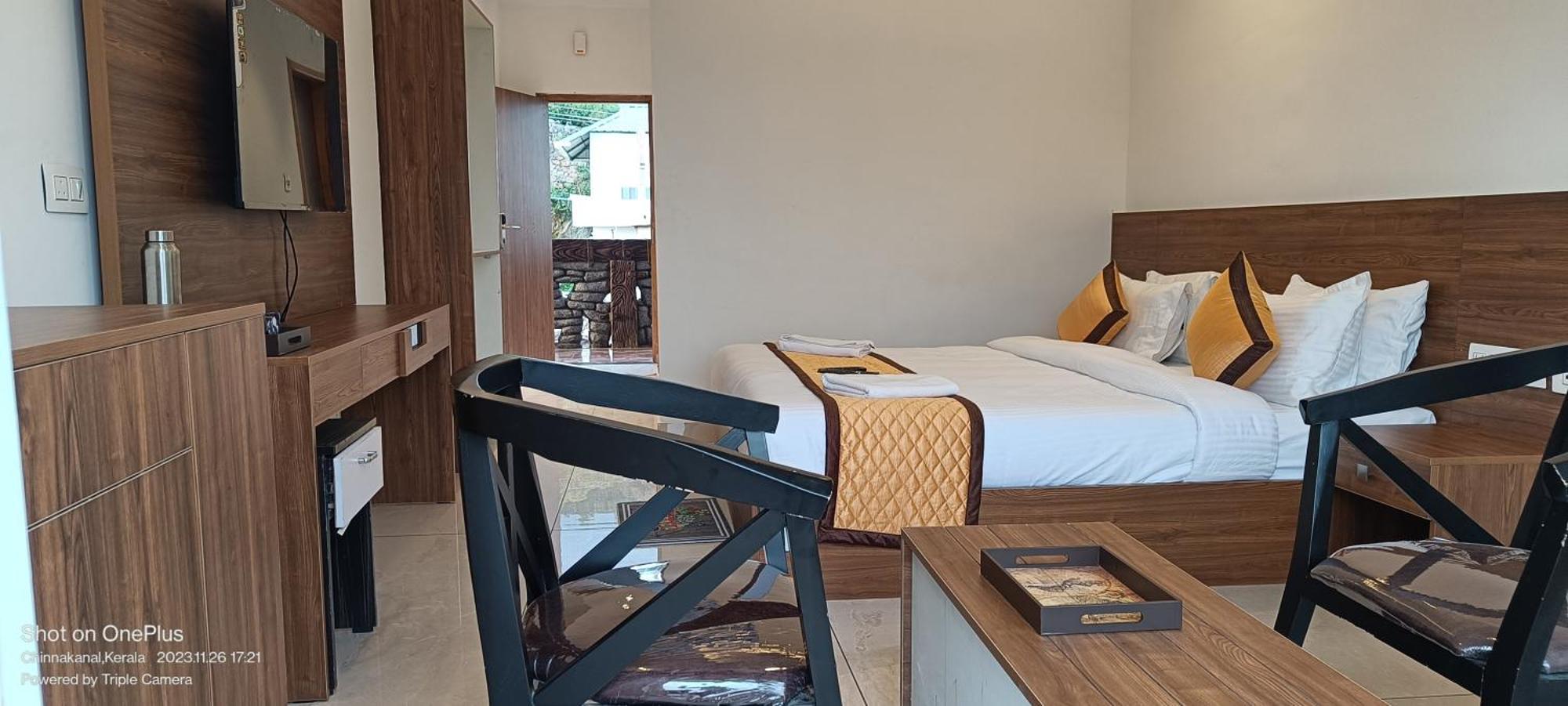 Hotel Skylark Holidays Premium Munnar