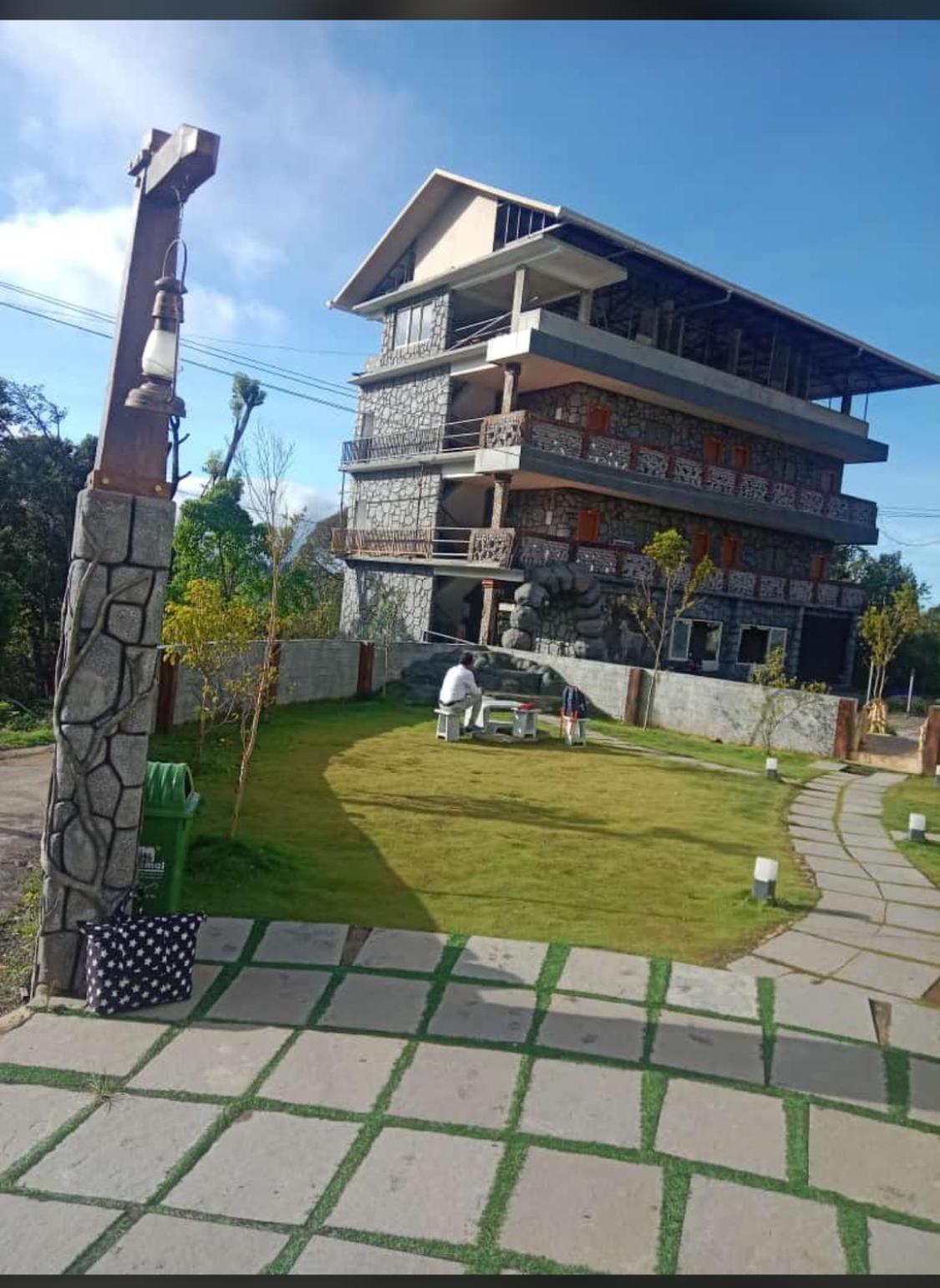 Skylark Holidays Premium Hotel Munnar