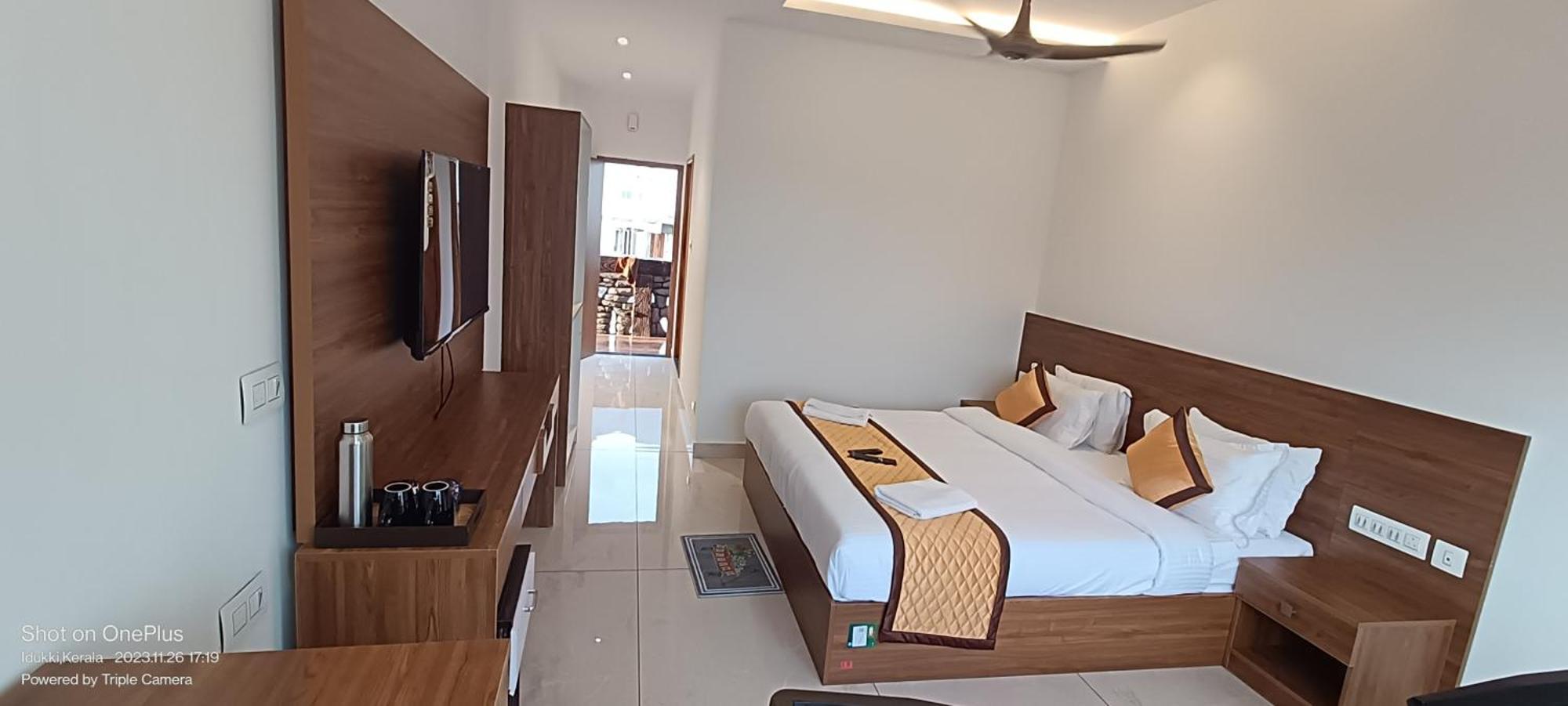 Hotel Skylark Holidays Premium Munnar